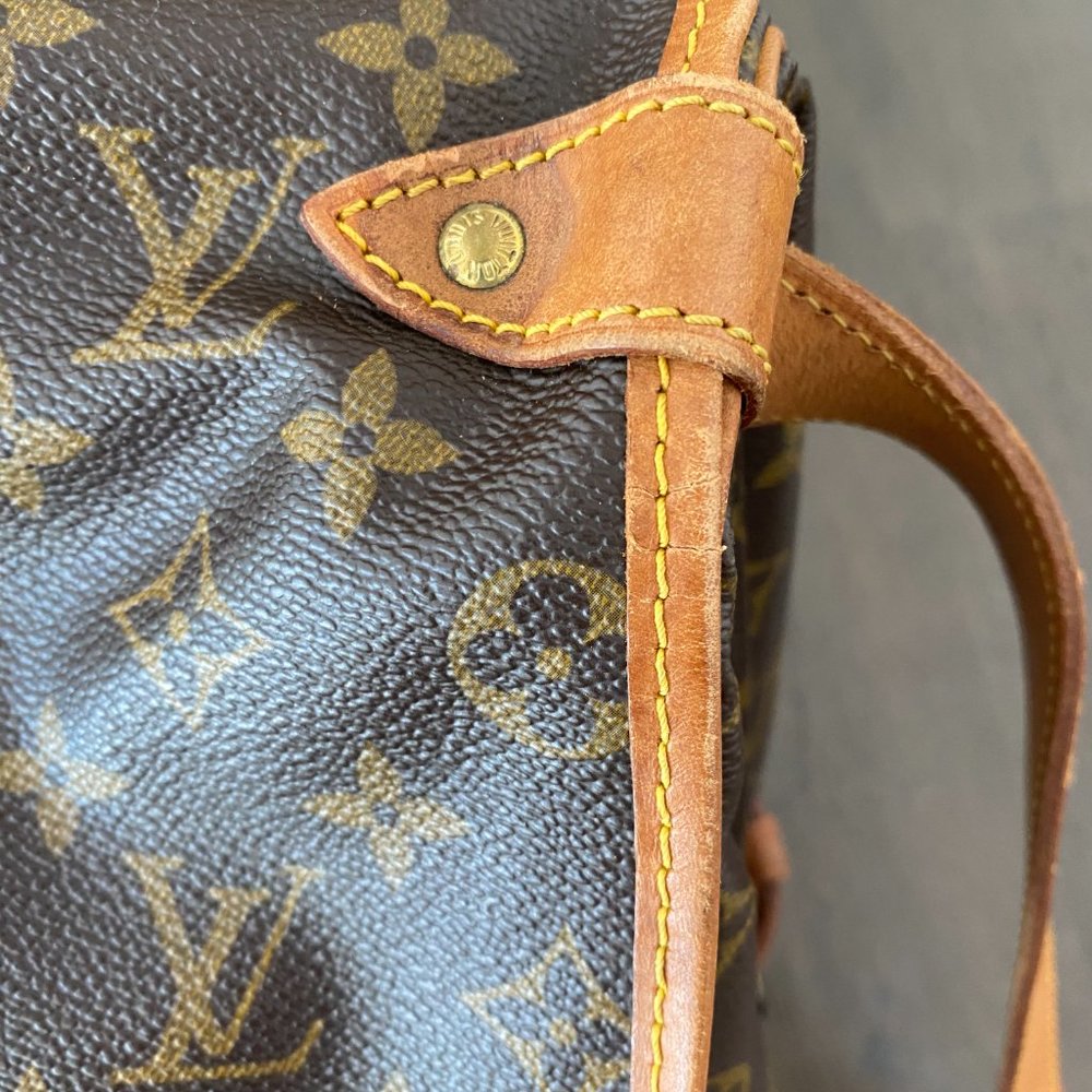 LOUIS VUITTON Saumur 35 Crossbody Messenger Handbag - Picture 10 of 15